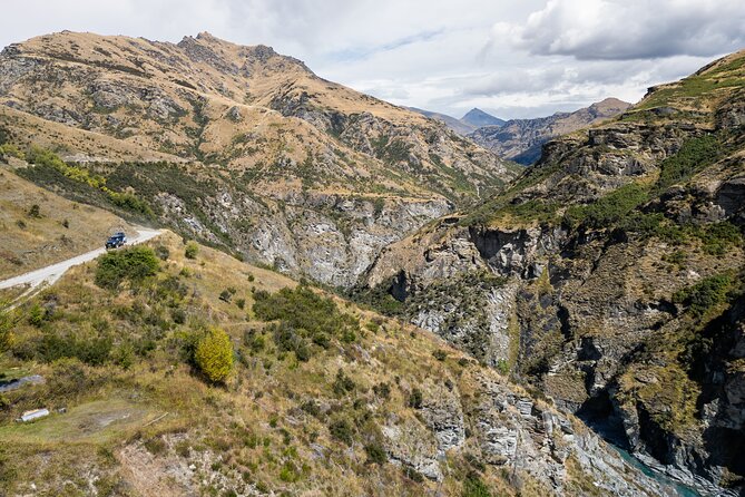 Queenstown: Private 4WD Adventure (4 hrs) – Choose Your Route - A guide-led look at gold rush Skippers Canyon