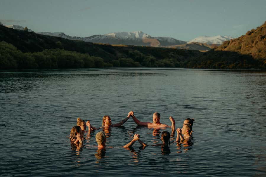 Queenstown: Riverside Sauna and Cold Plunge Experience - Choosing between the ice bath, river, and cold shower