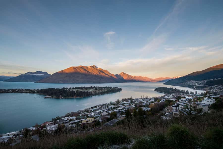 Queenstown: Scenic Highlights, Tour with Wine & Lake Cruise - A compact tour with a full Queenstown sweep