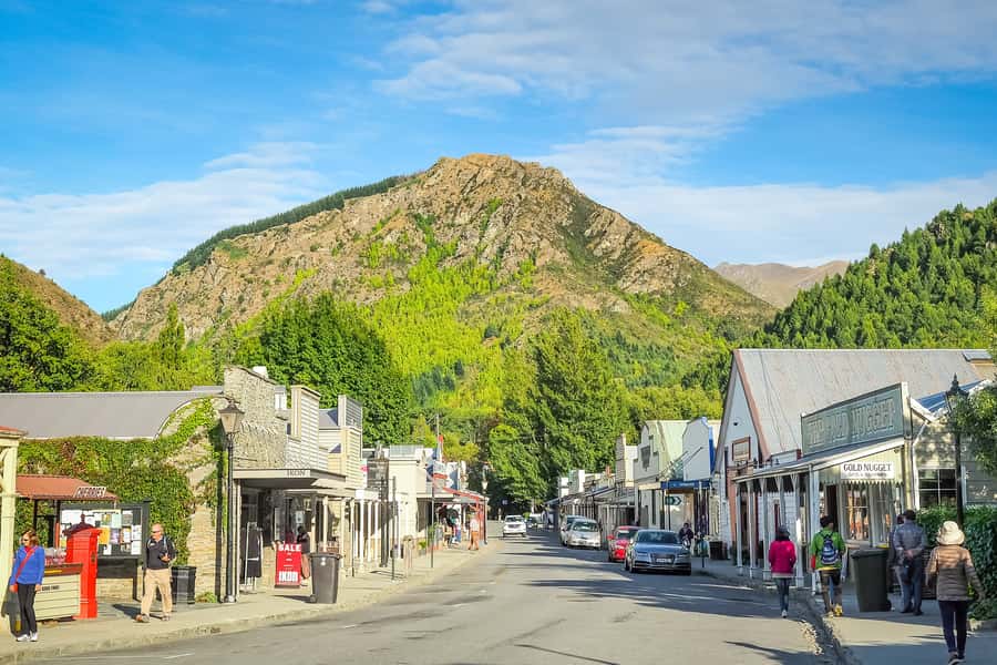 Queenstown: Scenic Highlights, Tour with Wine & Lake Cruise - The pace, comfort, and guiding style
