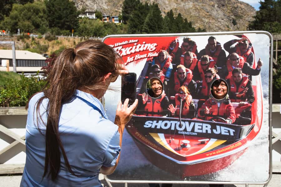 Queenstown: Scenic Highlights, Tour with Wine & Lake Cruise - Queenstown’s high view comes first