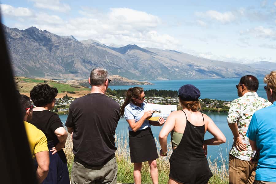 Queenstown: Scenic Highlights, Tour with Wine & Lake Cruise - Arrowtown: gold-mining history in a short walk