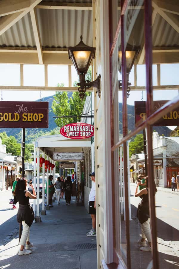 Queenstown: Scenic Highlights, Tour with Wine & Lake Cruise - Lake Hayes adds a quieter scenic stretch