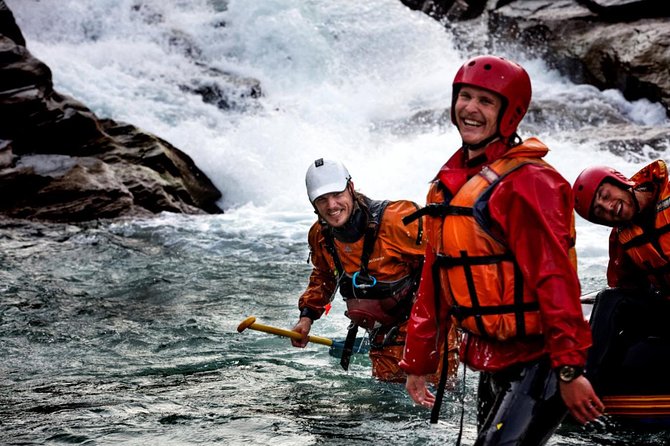 Queenstown Shotover River White Water Rafting - Deep Creek and the first paddle strokes