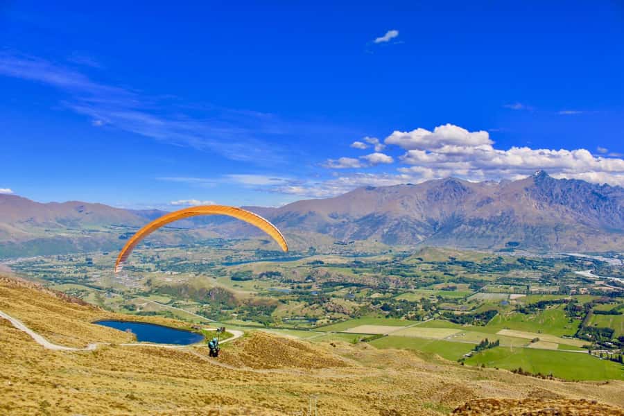 Queenstown: Tandem Paragliding Experience - From Camp Street to Coronet Peak