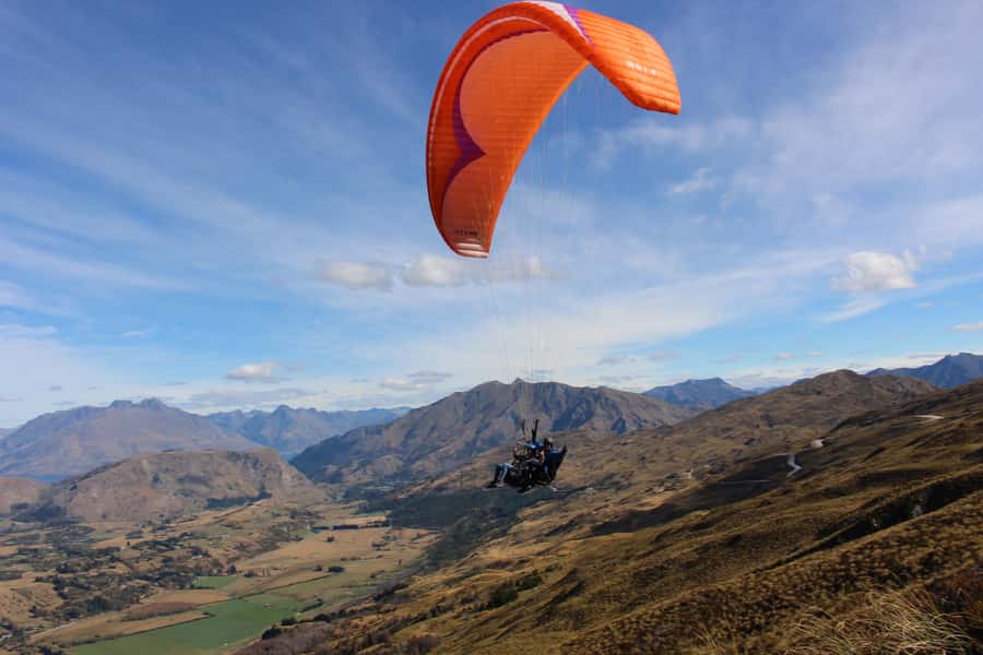 Queenstown: Tandem Paragliding Experience - The safety briefing at the mountain