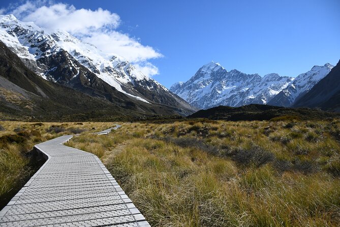 Queenstown to Christchurch via Mt Cook (1 way) (Small Group) - Cromwell, Lake Dunstan, and Central Otago wine country