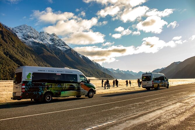 Queenstown to Te Anau via Milford Sound inc Cruise & Lunch - A 30-minute pause in Te Anau