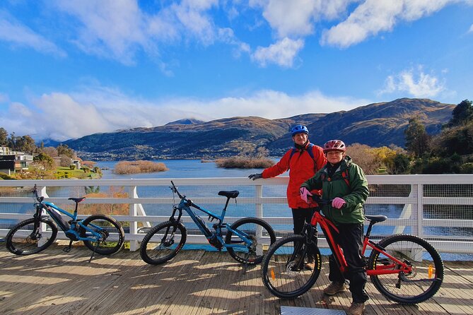 Scenic Guided eBike Tour Ride to the Lake - Around Kelvin Heights beside Lake Wakatipu