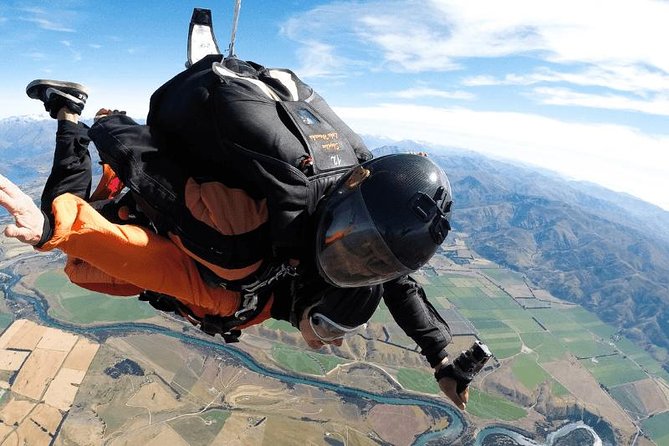 Skydive Wanaka - The 20-minute flight over the Southern Alps