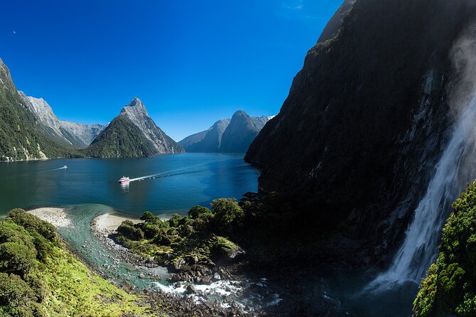 Taste of Fiordland // Helicopter Scenic Flight from Te Anau - What the pilot commentary adds