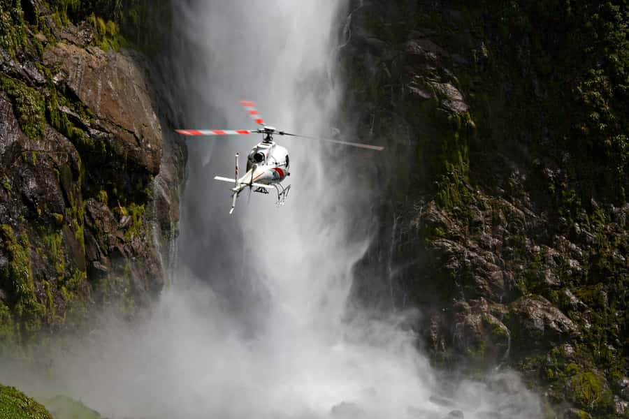Te Anau: 30-Minute Fiordland National Park Scenic Flight - A short flight with a big view