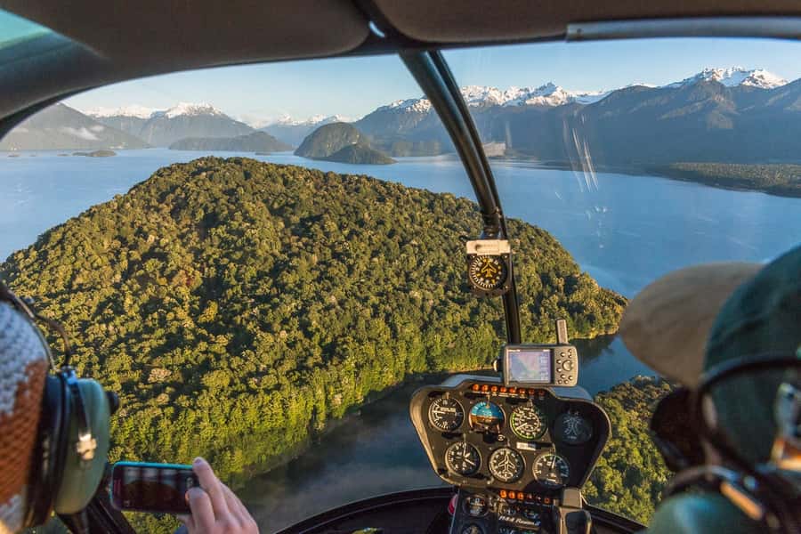Te Anau: 30-Minute Fiordland National Park Scenic Flight - The Kepler Mountains from a helicopter window