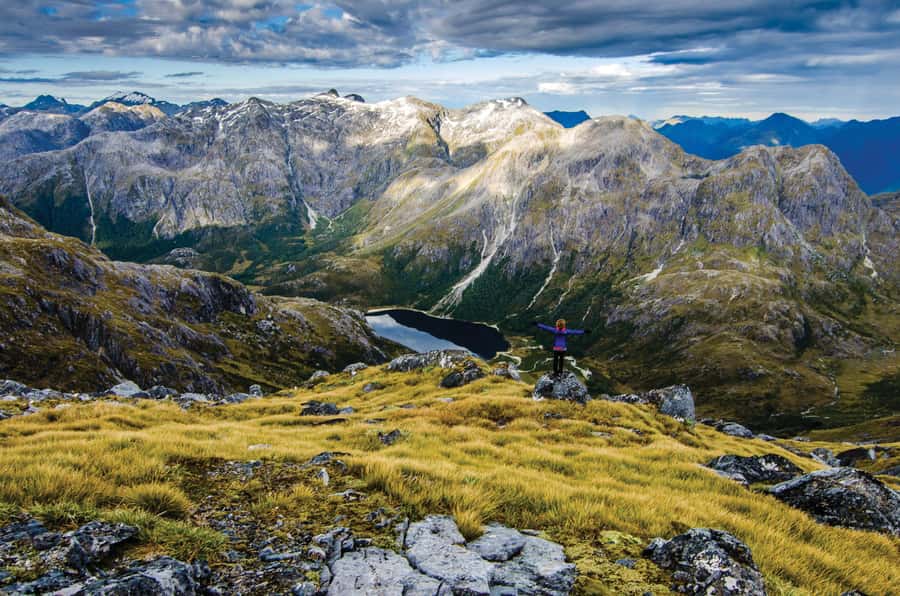 Te Anau: Hidden Lakes and Mountains - The alpine lake in the rugged interior