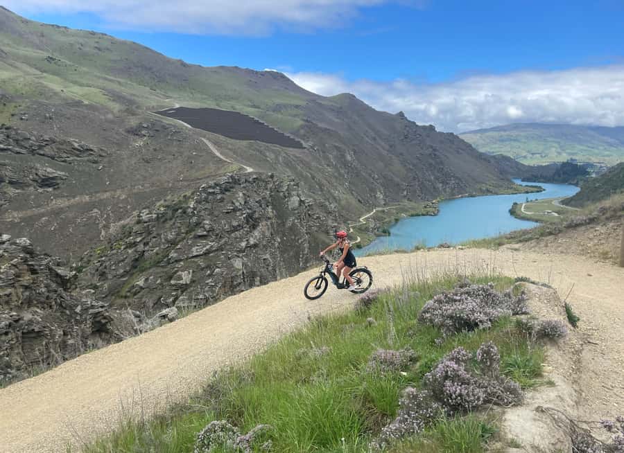 Ultimate Lake Dunstan Bike Hire, Shuttles And Boat Return - Burger Afloat and the final run into Clyde