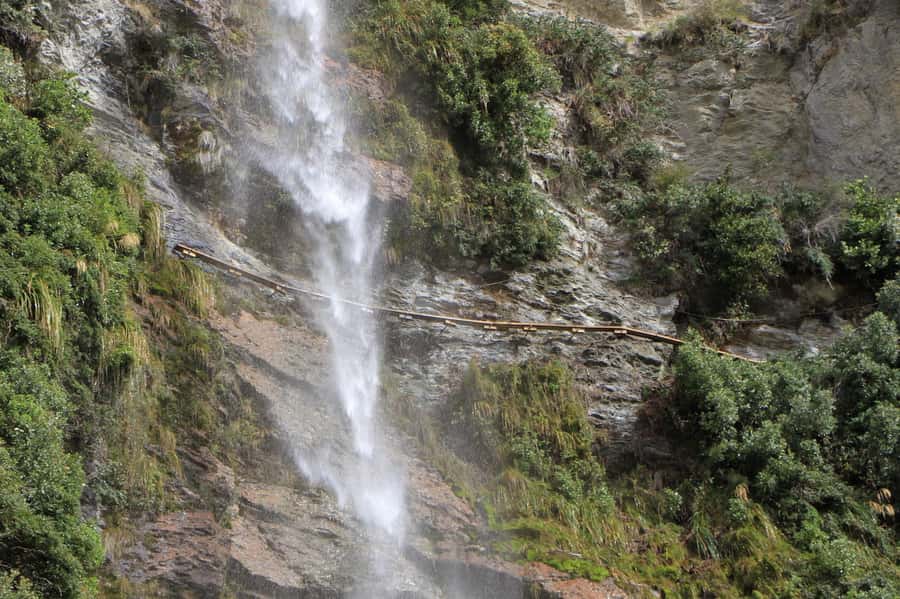 Wanaka: 6-hour Advanced Waterfall Cable Climb - The helicopter ride back down