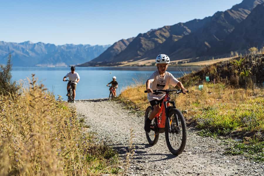 Wānaka: Gladstone Track and Wanaka Trails on Bike or eBike - The Gladstone Track beside Lake Hāwea