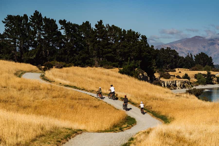 Wānaka: Gladstone Track and Wanaka Trails on Bike or eBike - From lakeside riding to rivers and canals