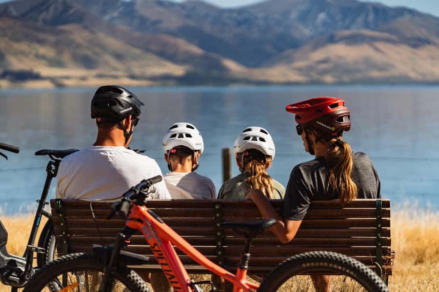 Wānaka: Gladstone Track and Wanaka Trails on Bike or eBike - Arriving at #ThatWanakaTree