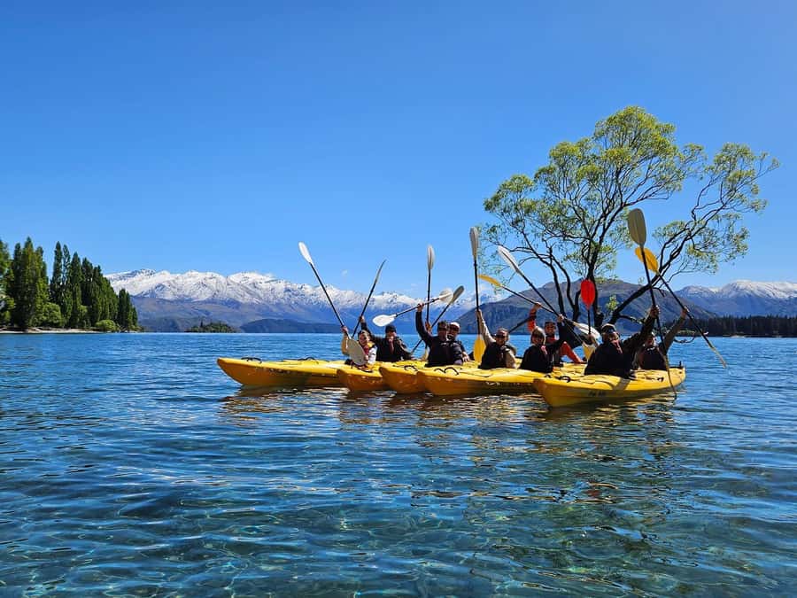 Wanaka: Lake Wanaka Guided Kayak Tour - Finding your rhythm across the main bay