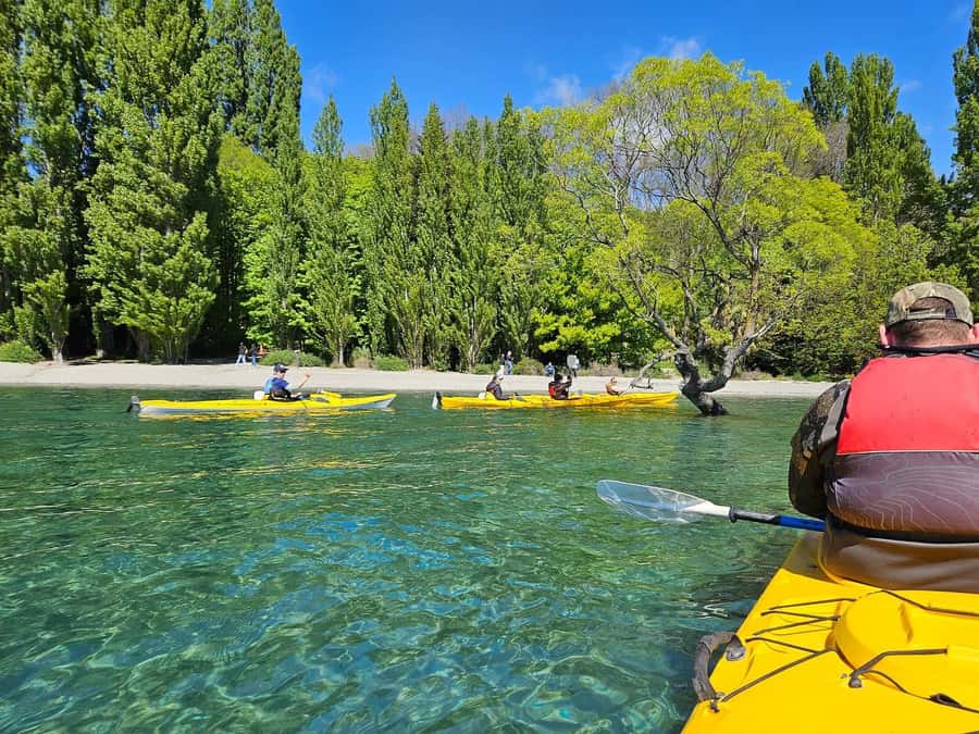 Wanaka: Lake Wanaka Guided Kayak Tour - The Southern Alps from a kayak