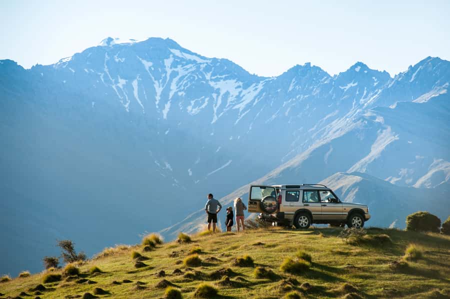 Wanaka: Mount Burke 4x4 Explorer and Boat Tour - A picnic with fruit, muffins, cheese, and wine