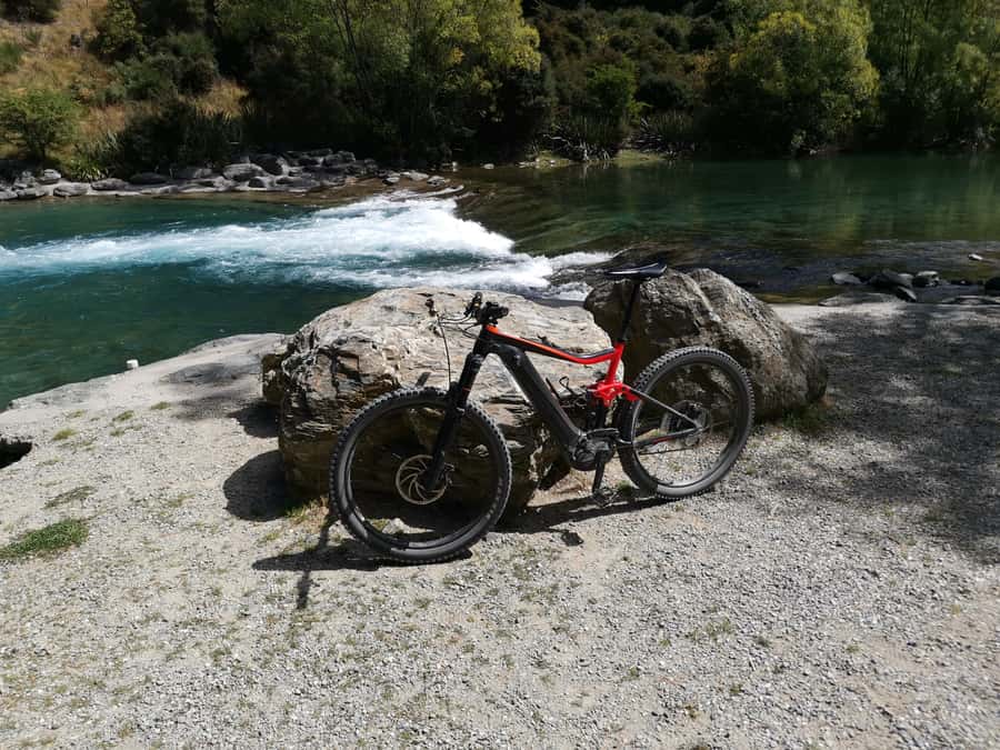 Wanaka: Self-Guided Regular MTB - Lake Hawea to Lake Wanaka - Albert Town and the Clutha River