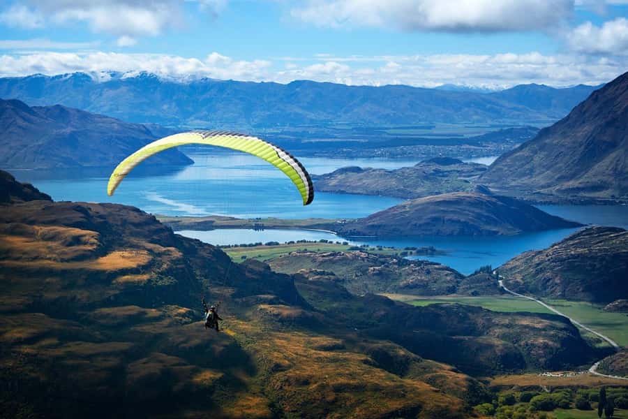 Wanaka: Tandem Paragliding Experience - The 10-minute shuttle to Pub Corner