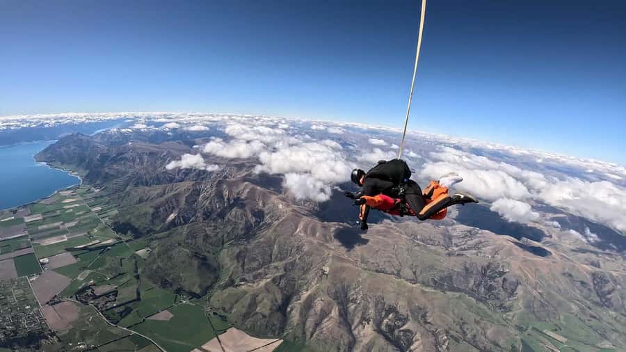 Wanaka: Tandem Skydive Experience - The 20-minute flight over the Southern Alps